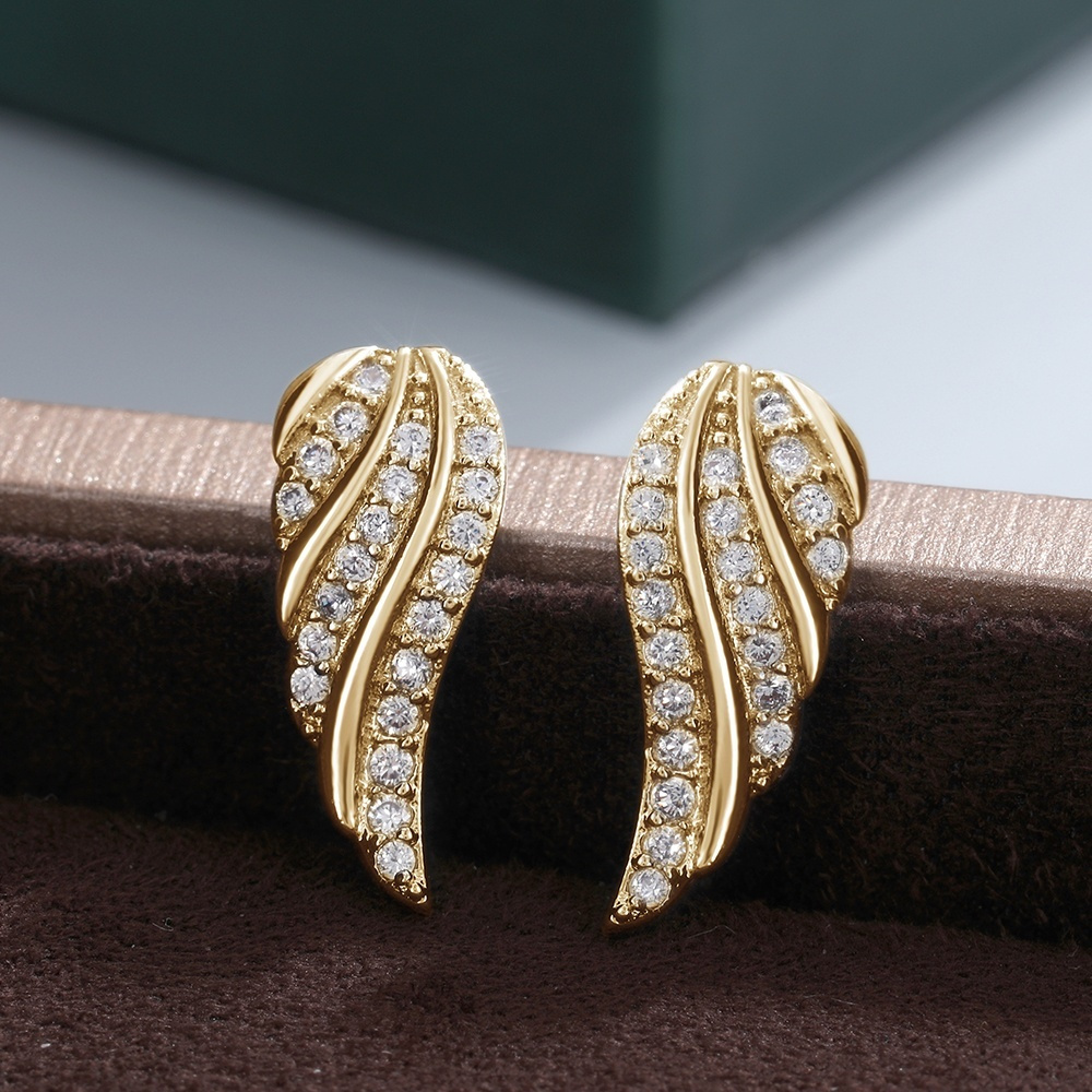 Women's Elegant Sparkling Cubic Zirconia Stud Earrings